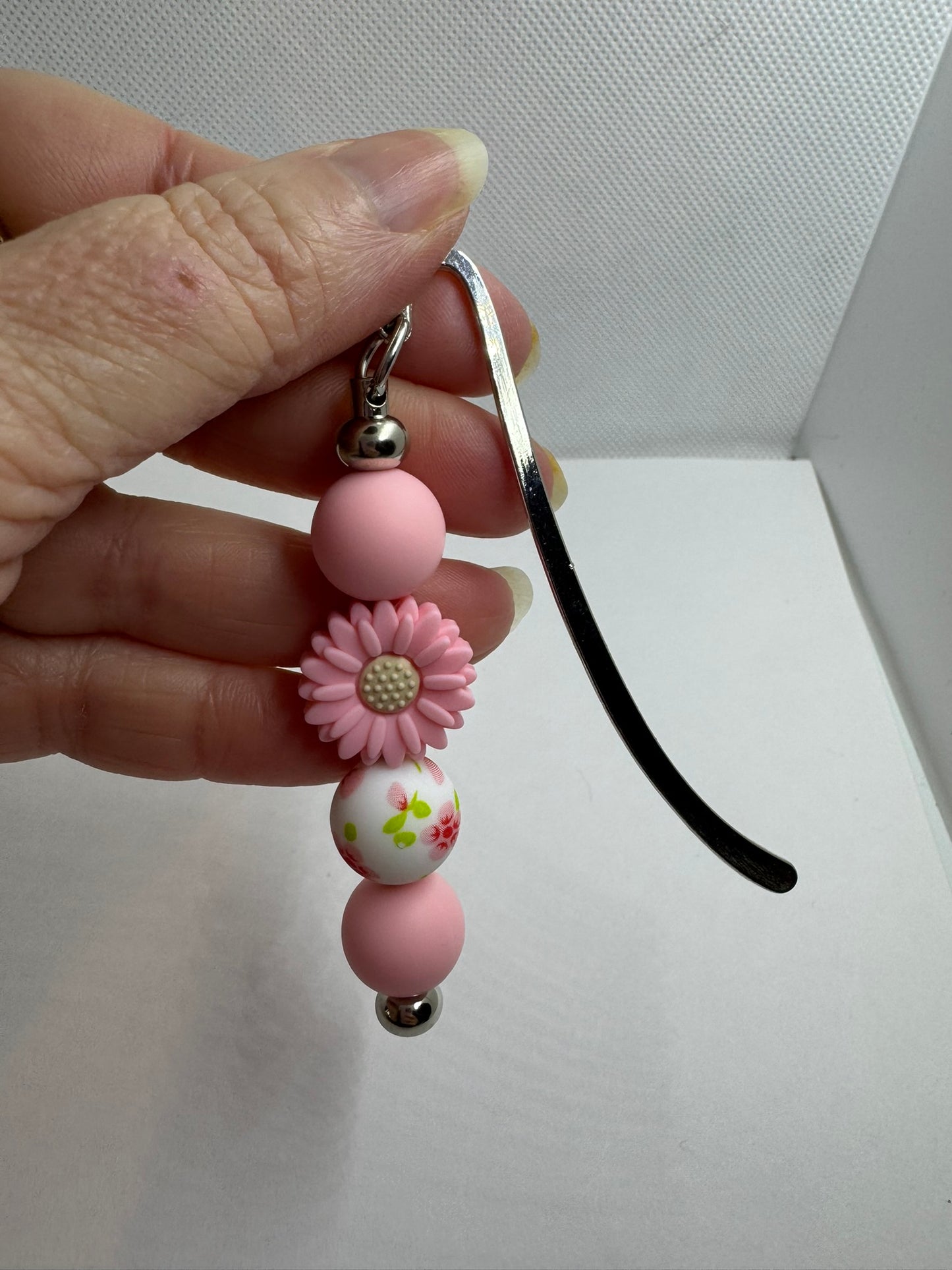 Pink Daisy Bookmark, Reading Accessory, Beaded Metal Bookmark